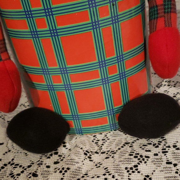 Christmas Box with Arms and Feet. - Picture 5 of 5